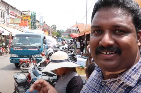കക്കയിറച്ചി പച്ചയ്ക്കു തിന്നുന്നത് എങ്ങിനെയെന്ന് കാണണ്ടേ? Cambodian street food