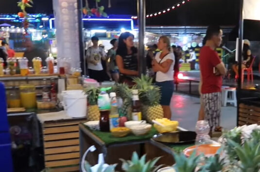 ക്രാബിയിലെ ഒരു നൈറ്റ് മാർക്കറ്റ് കാണാം, Night Market Street food & Shopping in Krabi Thailand