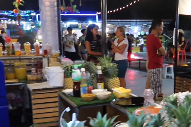 ക്രാബിയിലെ ഒരു നൈറ്റ് മാർക്കറ്റ് കാണാം, Night Market Street food & Shopping in Krabi Thailand